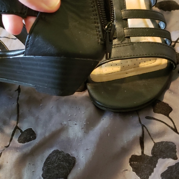 Black sandals - Picture 4 of 4